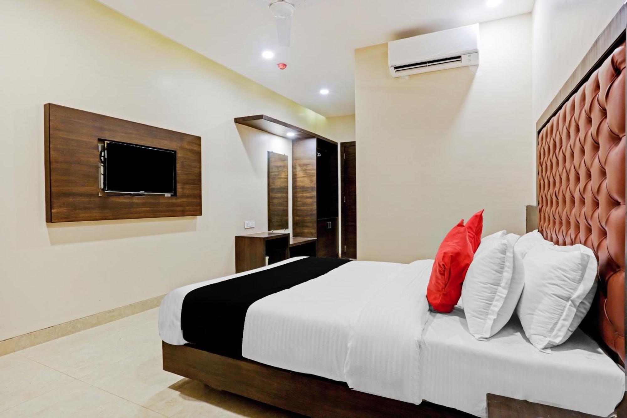 Capital O 80951 Hotel Vertigo Suite مومباي المظهر الخارجي الصورة