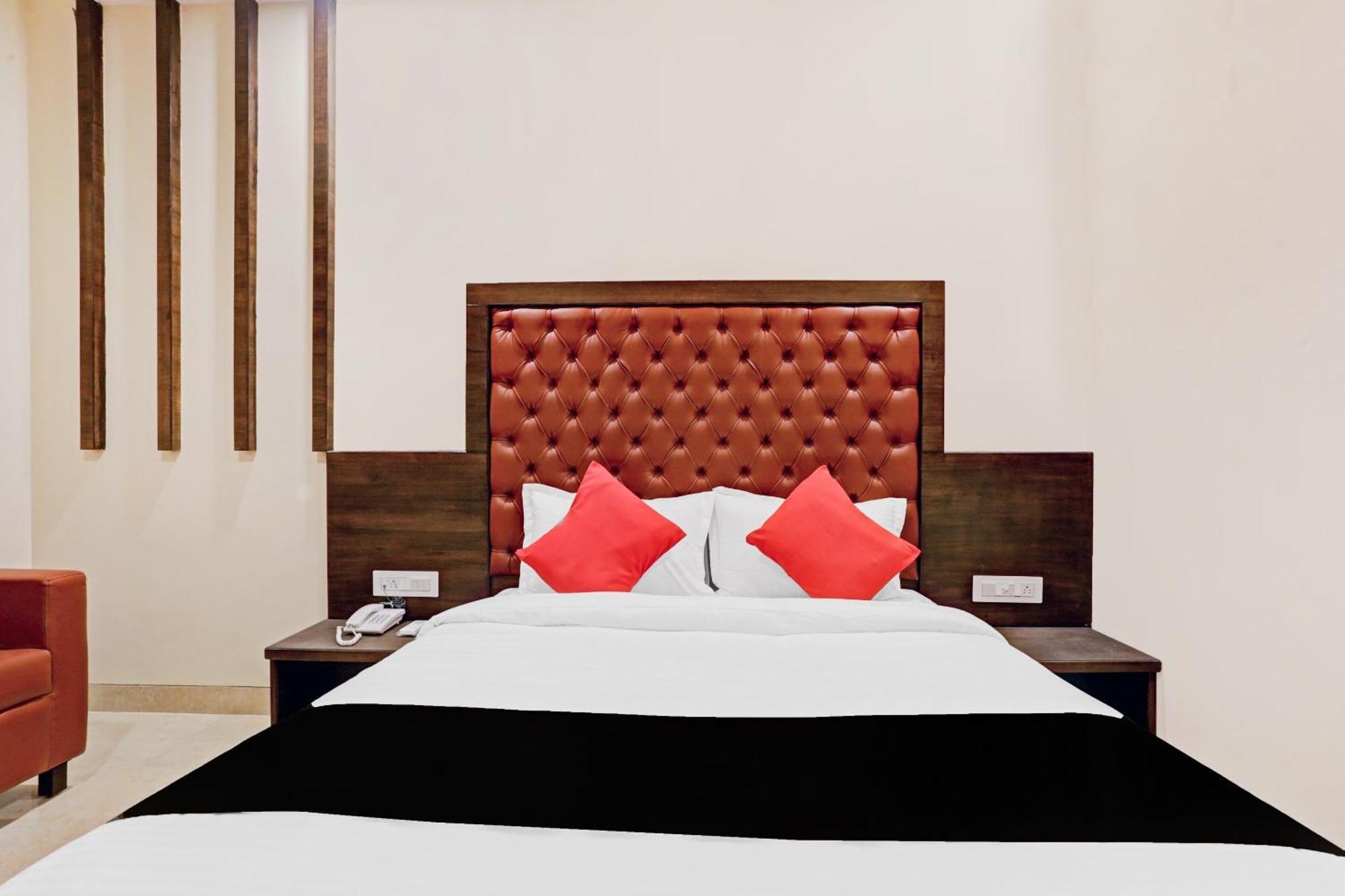 Capital O 80951 Hotel Vertigo Suite مومباي المظهر الخارجي الصورة