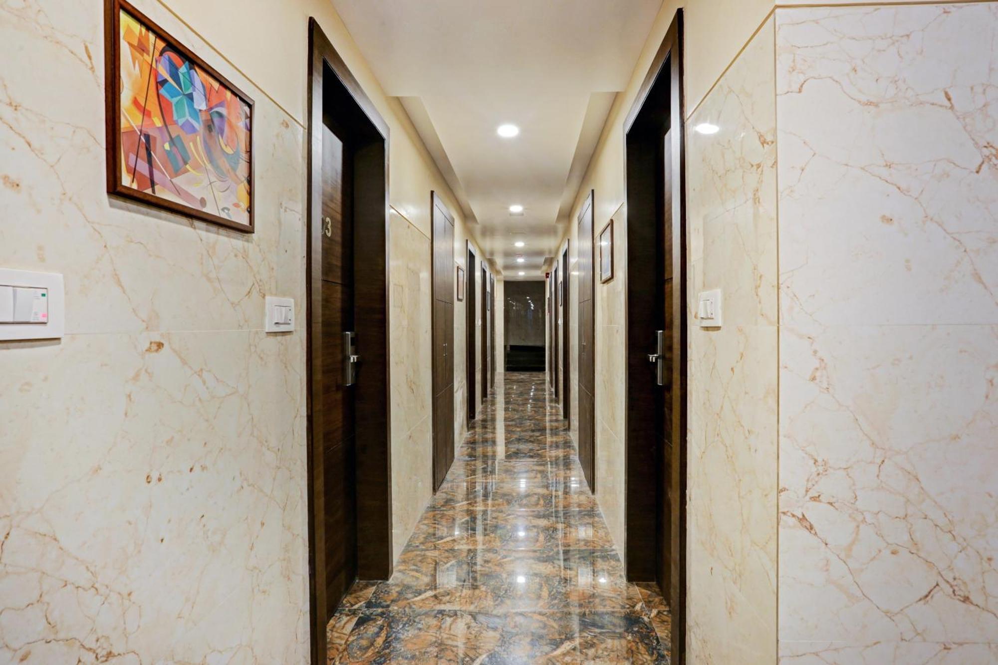 Capital O 80951 Hotel Vertigo Suite مومباي المظهر الخارجي الصورة