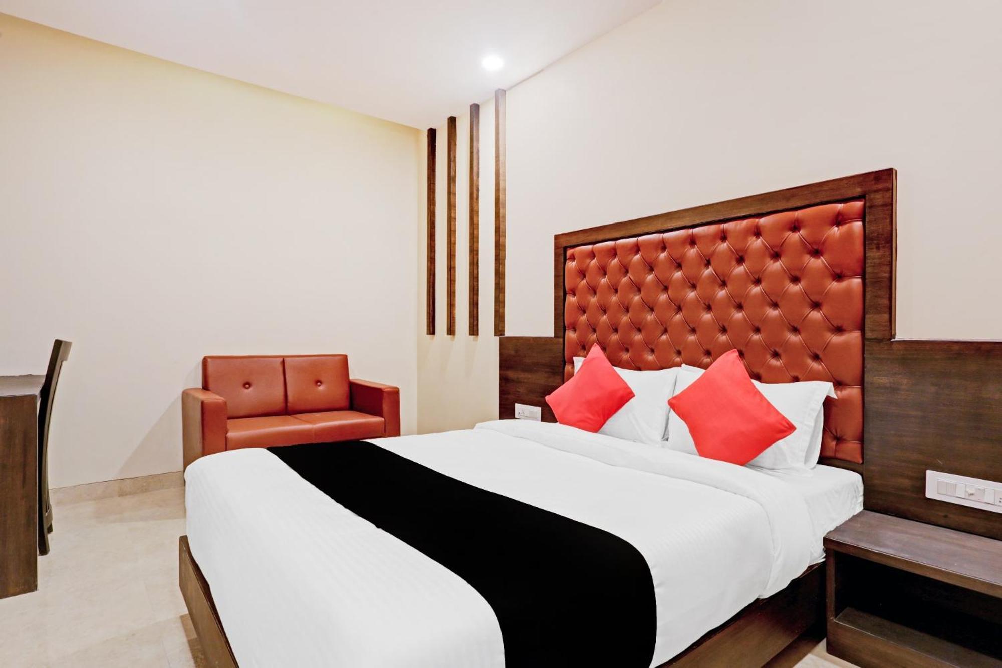 Capital O 80951 Hotel Vertigo Suite مومباي المظهر الخارجي الصورة