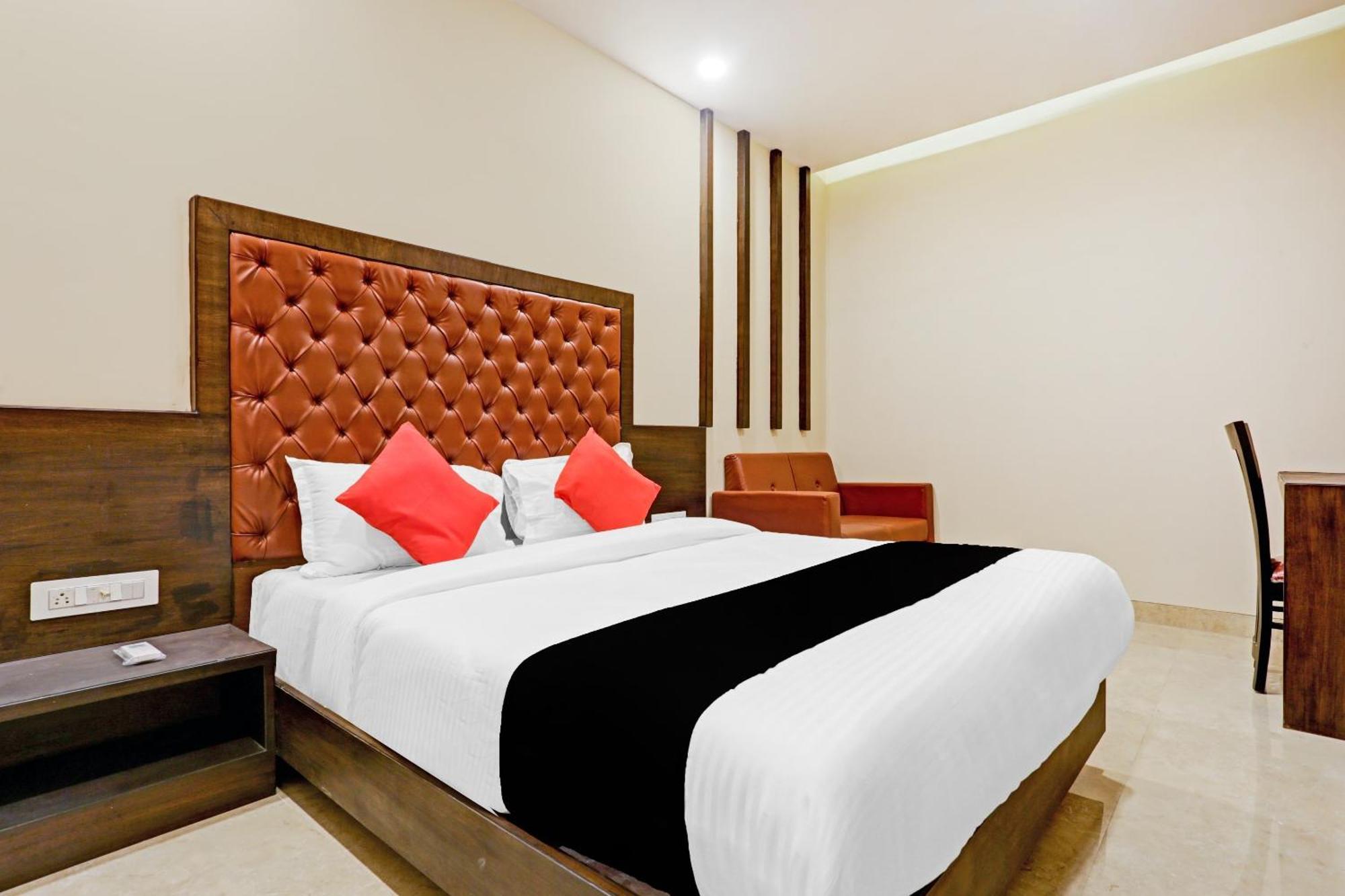 Capital O 80951 Hotel Vertigo Suite مومباي المظهر الخارجي الصورة