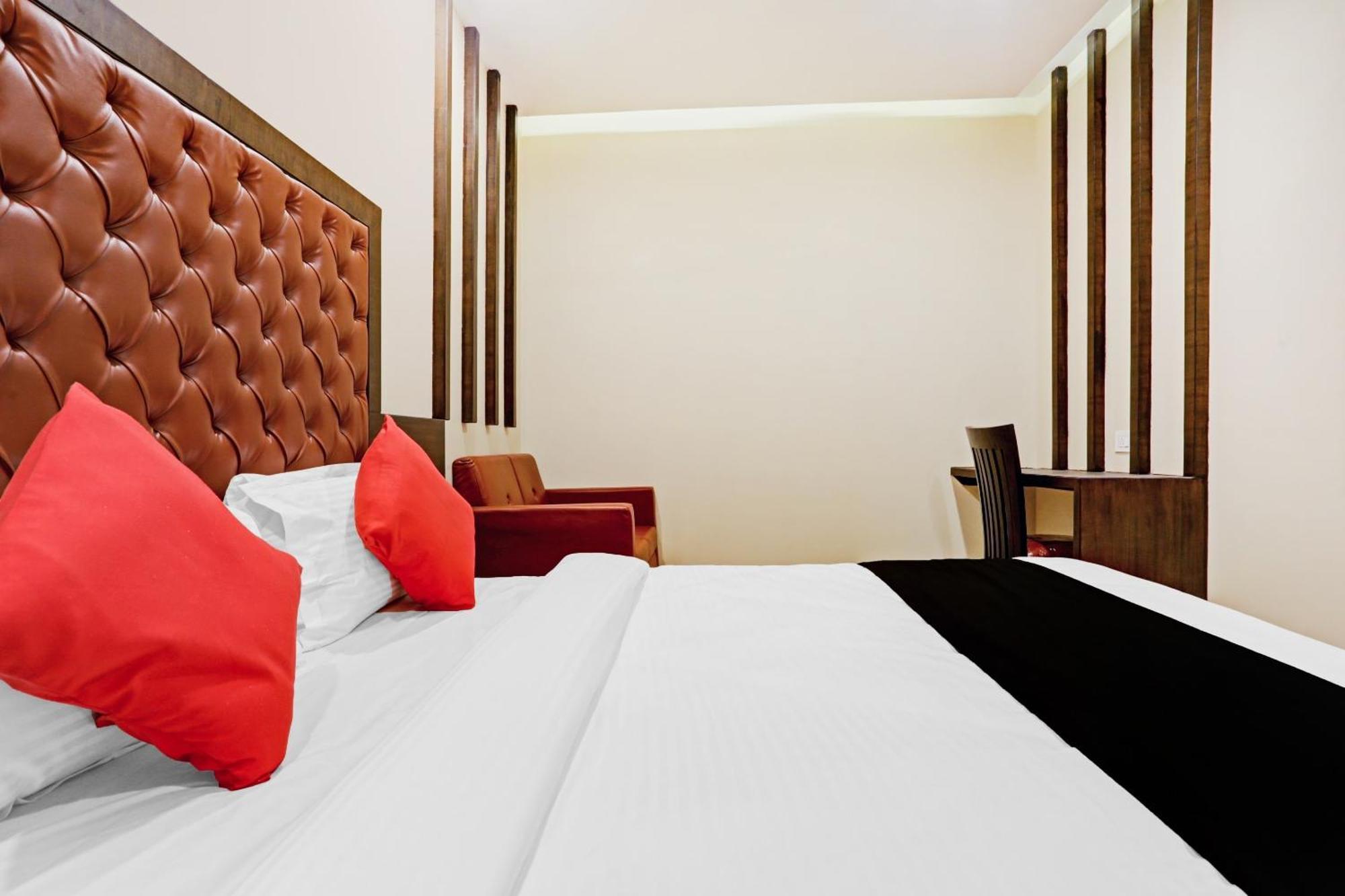 Capital O 80951 Hotel Vertigo Suite مومباي المظهر الخارجي الصورة