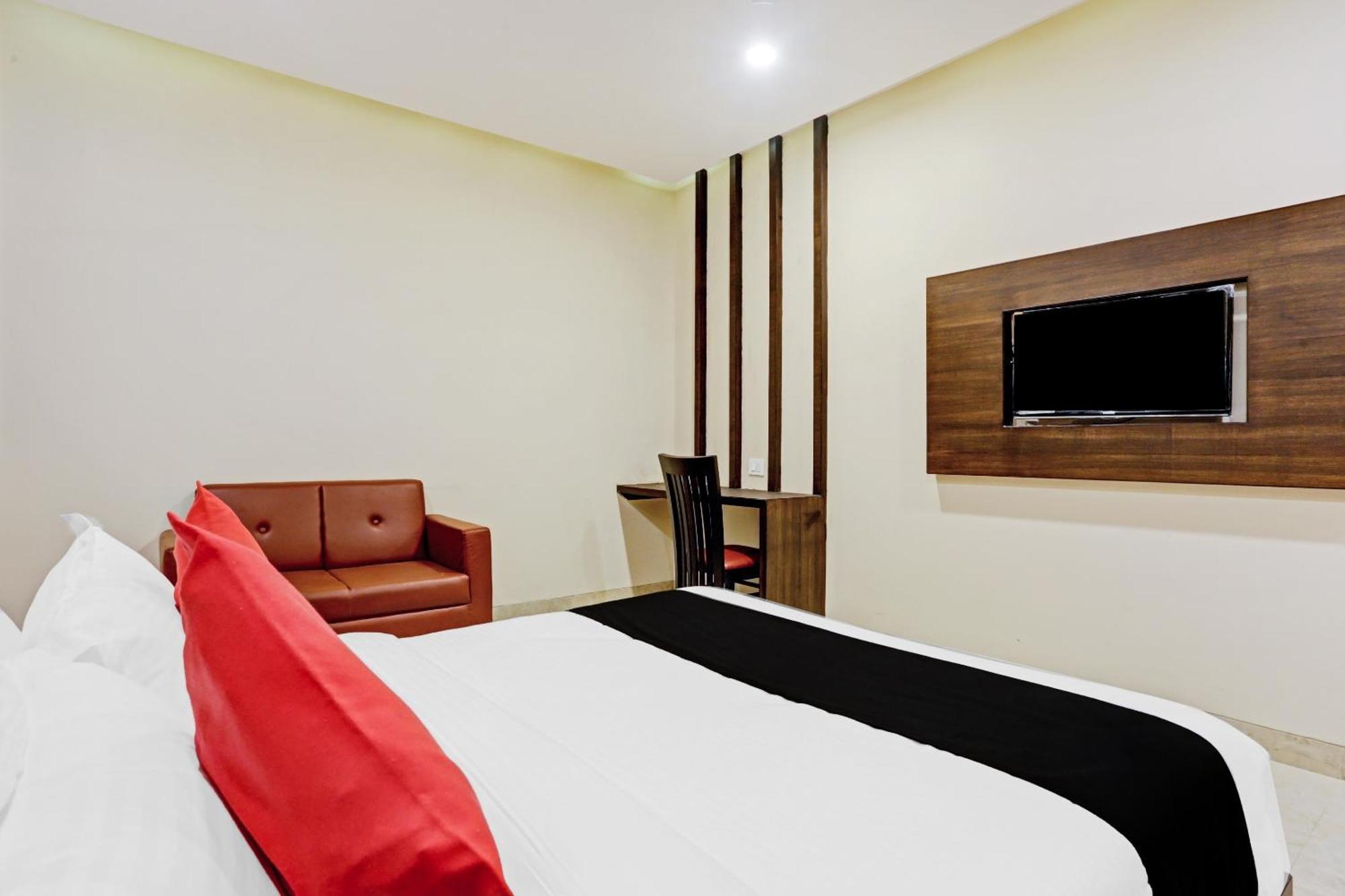 Capital O 80951 Hotel Vertigo Suite مومباي المظهر الخارجي الصورة