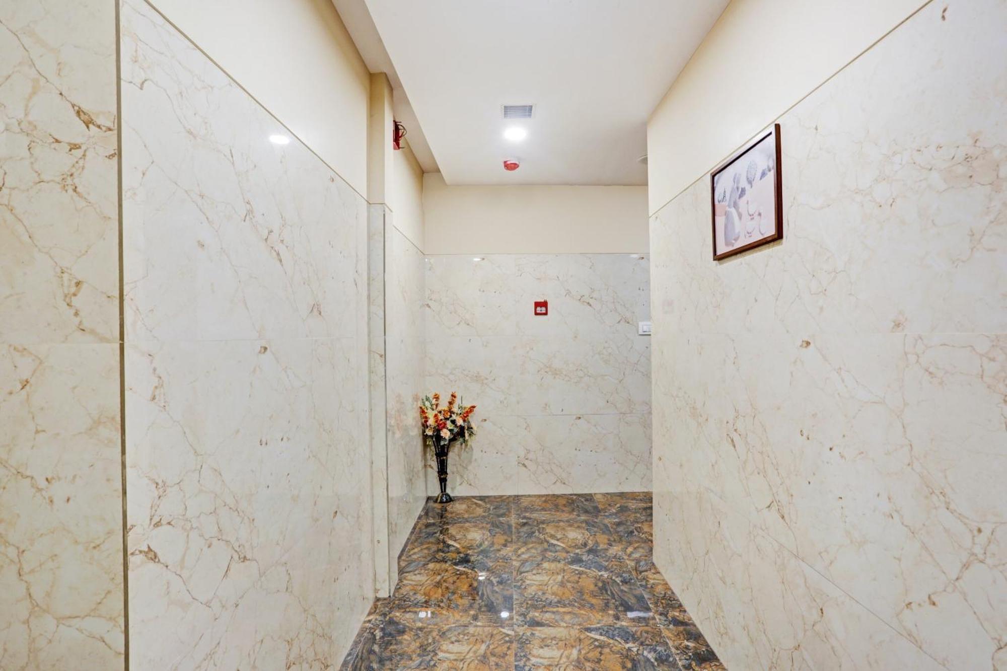 Capital O 80951 Hotel Vertigo Suite مومباي المظهر الخارجي الصورة