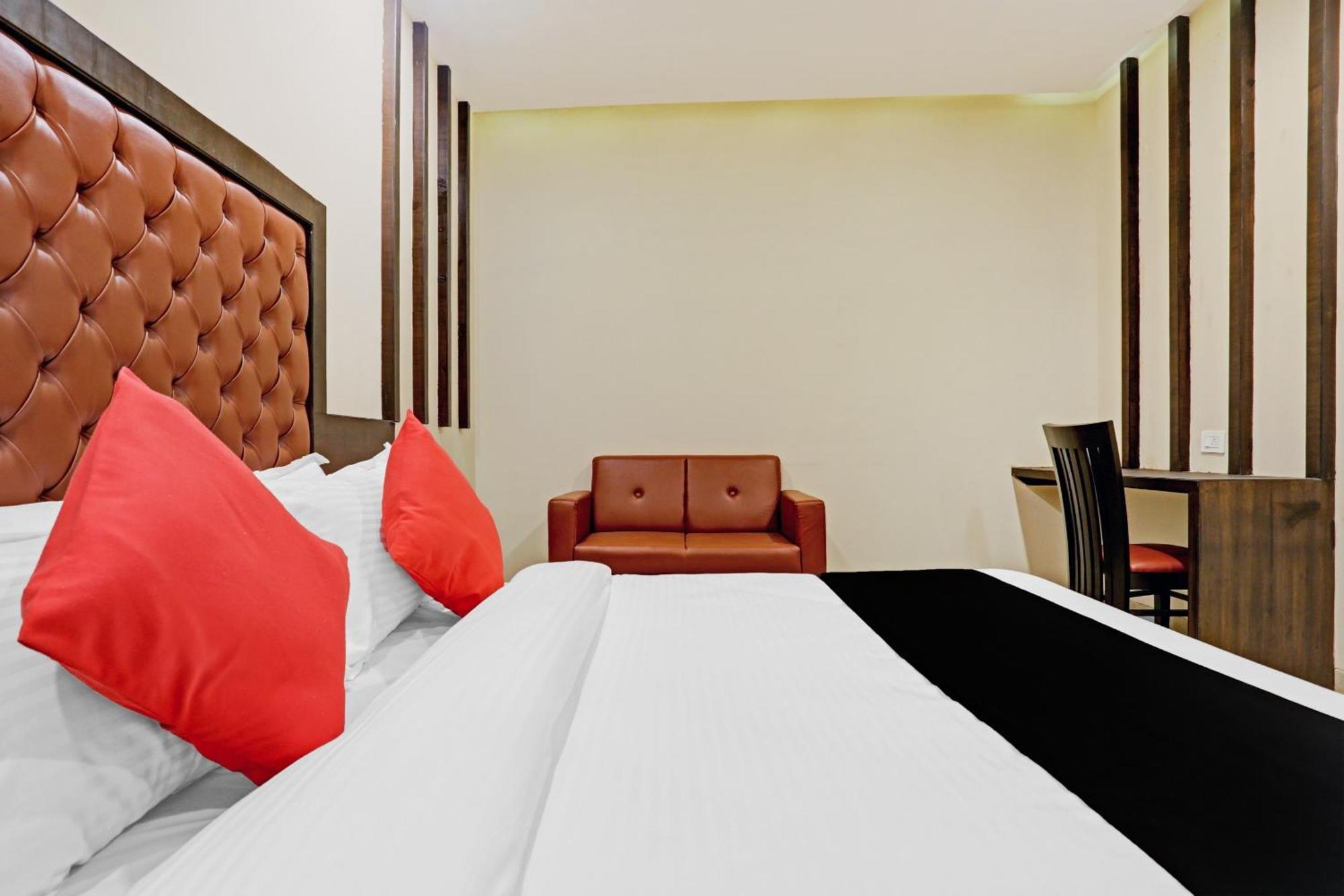 Capital O 80951 Hotel Vertigo Suite مومباي المظهر الخارجي الصورة